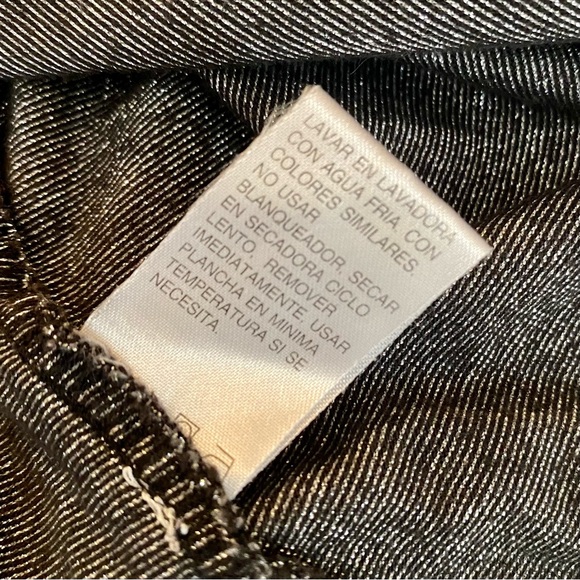 Gloria Vanderbilt. Long Sleeve. Button-up. Silvery-Shimmery Black. Collared top! - Picture 4 of 10